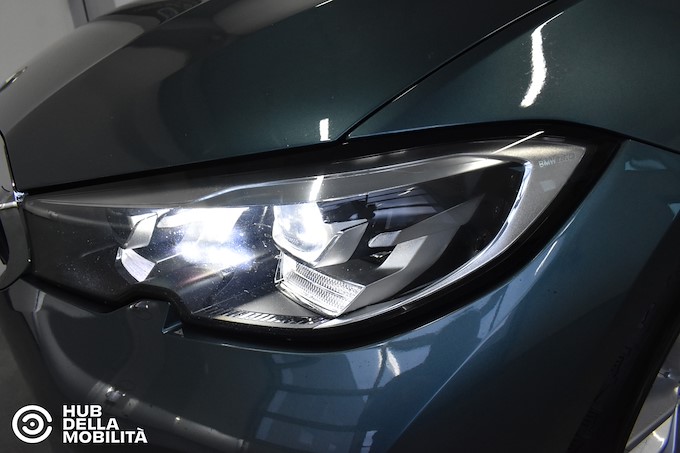 BMW 318d 48V Touring Business Advantage